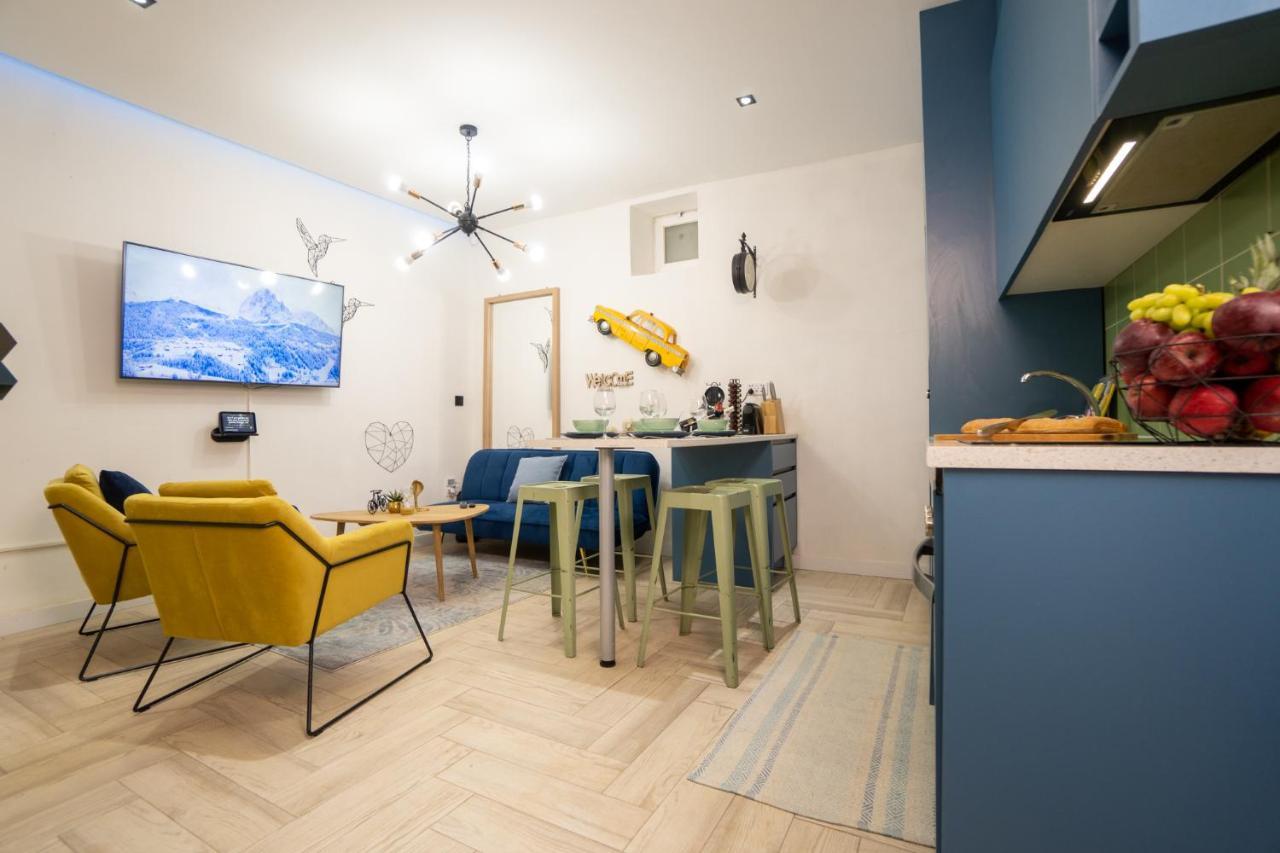 Cozy Apartment Puerta Del Sol & Private Patio Madri Exterior foto