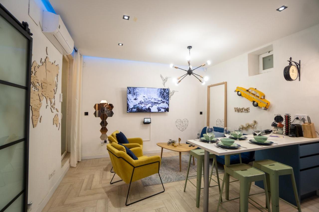 Cozy Apartment Puerta Del Sol & Private Patio Madri Exterior foto